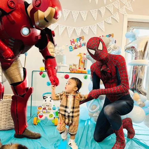 Iron Man και Spider-Man σε παιδικό πάρτι γενεθλίων